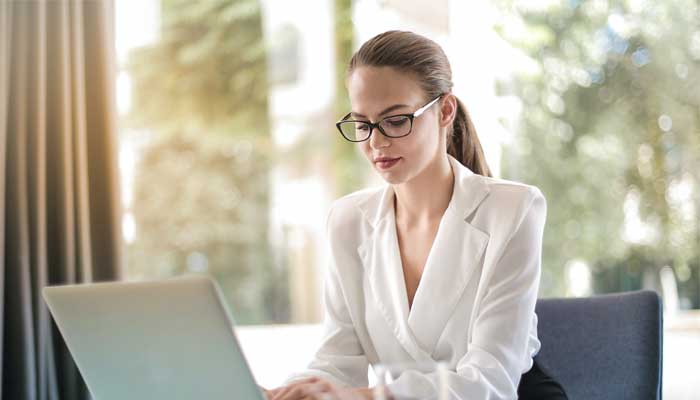 UMETNA-inteligenca-in-zaposlitev